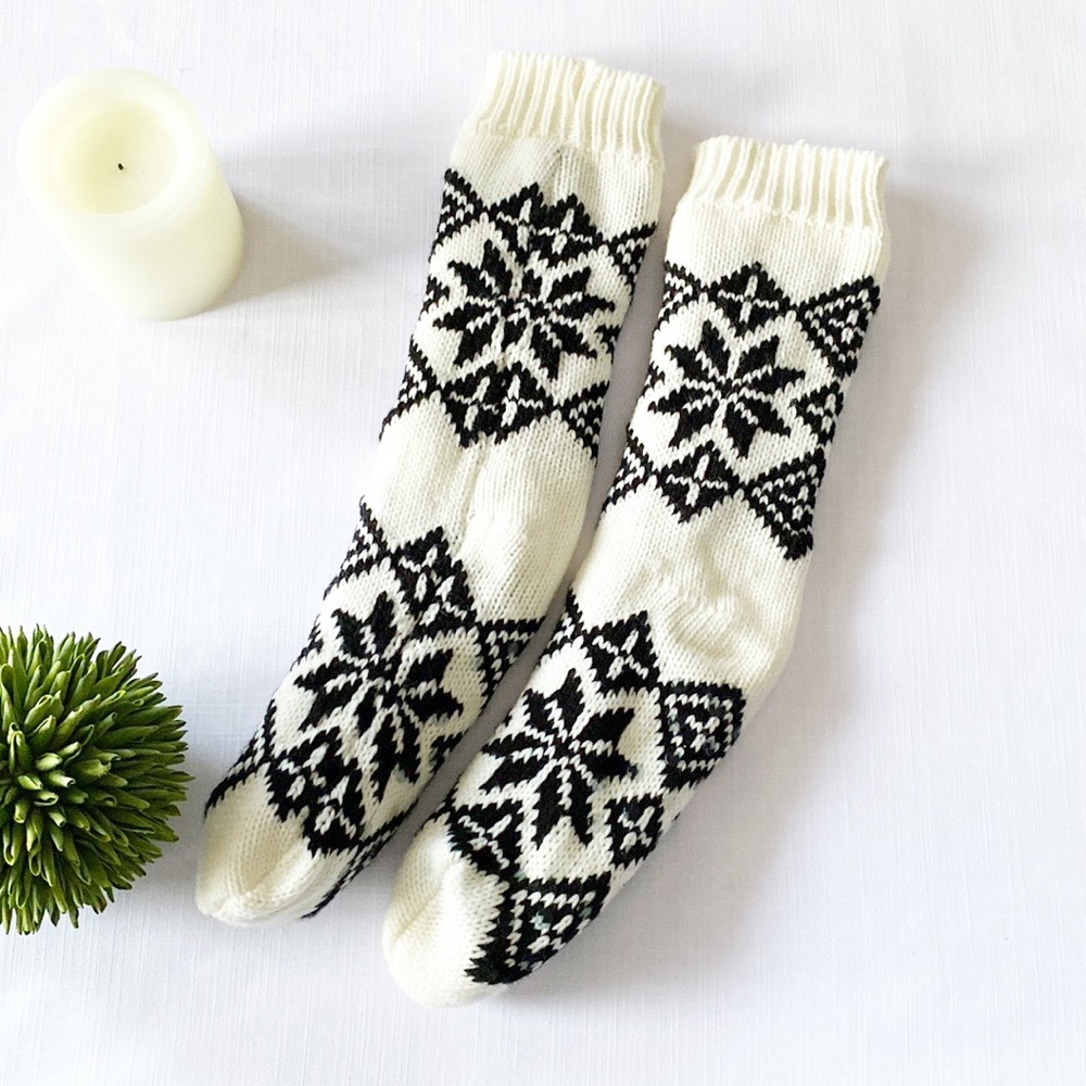 Snowflake | Fuzzy Reading Slippers